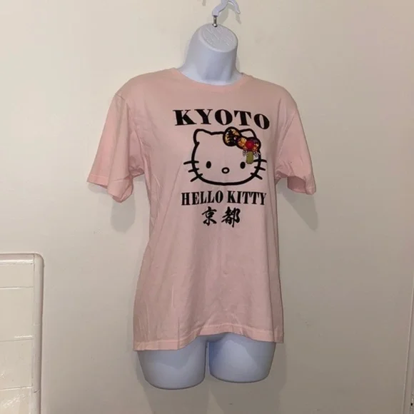 Rare Women’s Hello Kitty Kyoto,Japan Graphic Tee - Picture 3 of 10